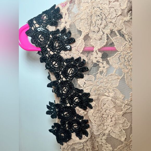 Sequin Trim Lace Romper Nude and Black Size Small - Picture 7 of 9